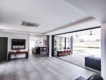 4-Bedroom Lagoon & Golf View Villa In Laguna Homes