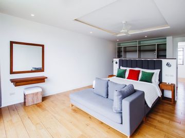 4-Bedroom Lagoon & Golf View Villa In Laguna Homes