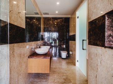 4-Bedroom Lagoon & Golf View Villa In Laguna Homes