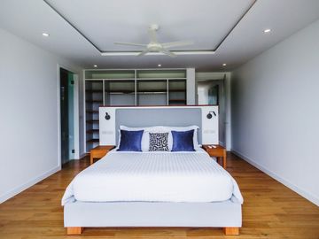 4-Bedroom Lagoon & Golf View Villa In Laguna Homes
