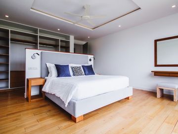 4-Bedroom Lagoon & Golf View Villa In Laguna Homes