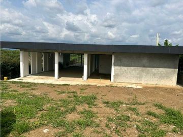SE VENDE CASA CAMPESTRE PARA TERMINAR, SECTOR MORELIA, PEREIRA.
