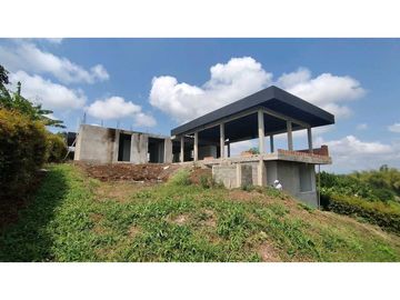 SE VENDE CASA CAMPESTRE PARA TERMINAR, SECTOR MORELIA, PEREIRA.
