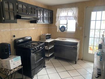 Casa en venta en Fracc. Arboledas San Ramón. MEDELLÍN, VER. REMODELADA