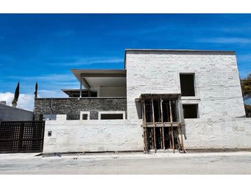 Casa en venta en Fátima acabados de lujo en San Pedro Garza García