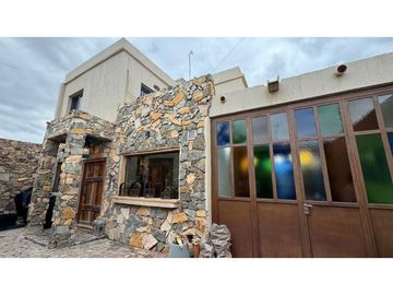 VENDE CASA EN LOS AROMOS barrio cerrado