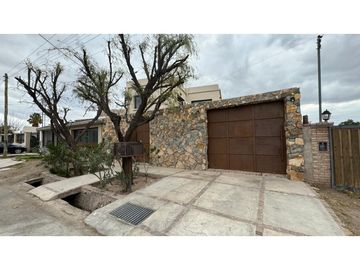 VENDE CASA EN LOS AROMOS barrio cerrado