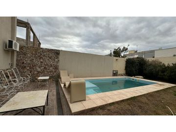 VENDE CASA EN LOS AROMOS barrio cerrado