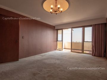 Casa en Venta con Alberca en Bugambilias 2da Sección Sur