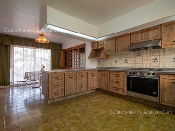 Casa en Venta con Alberca en Bugambilias 2da Sección Sur