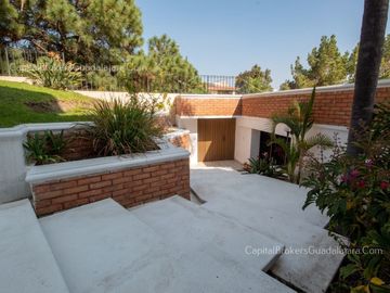 Casa en Venta con Alberca en Bugambilias 2da Sección Sur