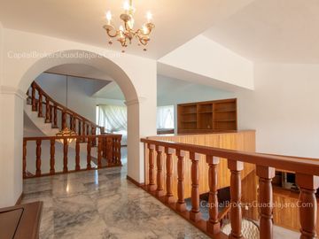 Casa en Venta con Alberca en Bugambilias 2da Sección Sur