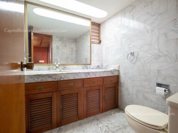 Casa en Venta con Alberca en Bugambilias 2da Sección Sur