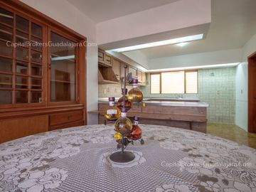 Casa en Venta con Alberca en Bugambilias 2da Sección Sur
