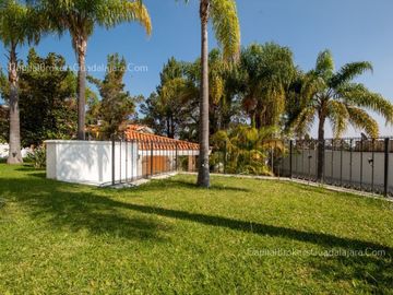 Casa en Venta con Alberca en Bugambilias 2da Sección Sur