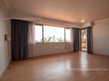 Casa en Venta con Alberca en Bugambilias 2da Sección Sur