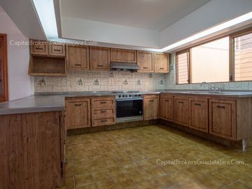 Casa en Venta con Alberca en Bugambilias 2da Sección Sur