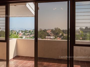 Casa en Venta con Alberca en Bugambilias 2da Sección Sur