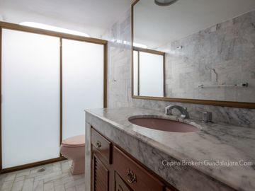 Casa en Venta con Alberca en Bugambilias 2da Sección Sur