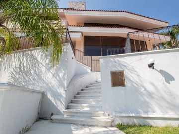 Casa en Venta con Alberca en Bugambilias 2da Sección Sur