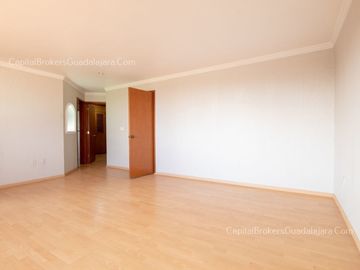 Casa en Venta con Alberca en Bugambilias 2da Sección Sur