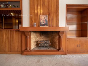 Casa en Venta con Alberca en Bugambilias 2da Sección Sur