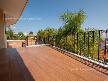 Casa en Venta con Alberca en Bugambilias 2da Sección Sur