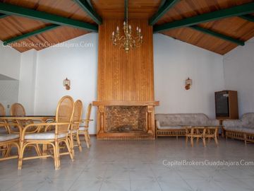 Casa en Venta con Alberca en Bugambilias 2da Sección Sur