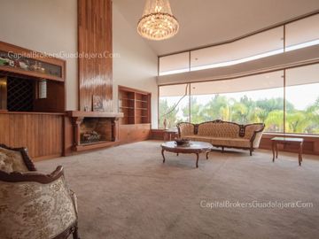 Casa en Venta con Alberca en Bugambilias 2da Sección Sur