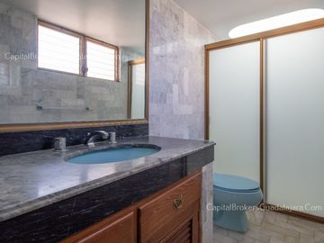 Casa en Venta con Alberca en Bugambilias 2da Sección Sur