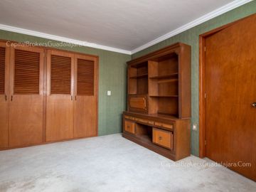 Casa en Venta con Alberca en Bugambilias 2da Sección Sur