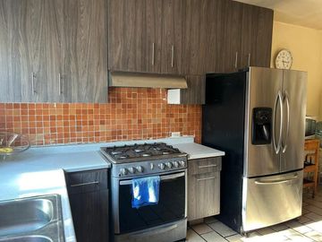 VENTA  DE CASA EN CHAPULTEPEC COUNTRY.  INVERSIÓN, ZONA FIANCIERA DE GDL.