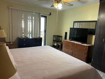 VENTA  DE CASA EN CHAPULTEPEC COUNTRY.  INVERSIÓN, ZONA FIANCIERA DE GDL.