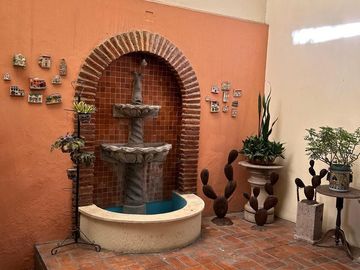 VENTA  DE CASA EN CHAPULTEPEC COUNTRY.  INVERSIÓN, ZONA FIANCIERA DE GDL.