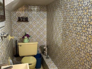 VENTA  DE CASA EN CHAPULTEPEC COUNTRY.  INVERSIÓN, ZONA FIANCIERA DE GDL.