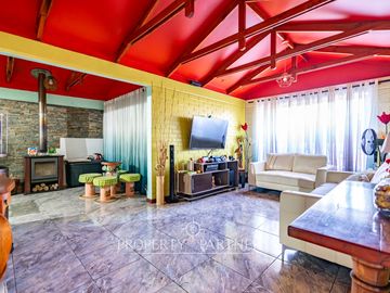 Encantadora Casa con Piscina y Amplios Espacios a Pasos de la Ruta