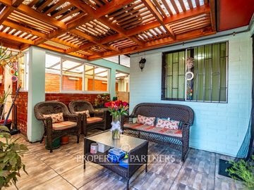 Encantadora Casa con Piscina y Amplios Espacios a Pasos de la Ruta