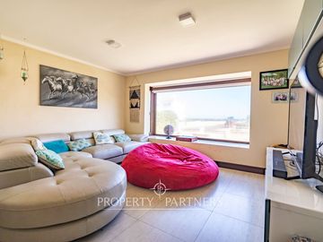 Amplia casa de dos pisos en condominio, sector La Serena Golf