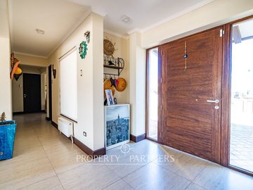 Amplia casa de dos pisos en condominio, sector La Serena Golf