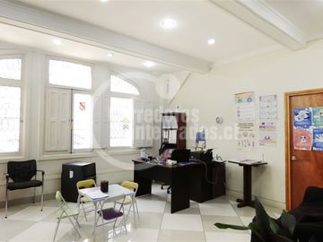 Oficina en Venta en Barrio Republica / Santiago Centro