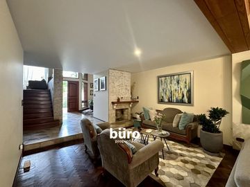 HERMOSA CASA EN VENTA MUY BIEN UBICADA EN AURORA MIRAFLORES