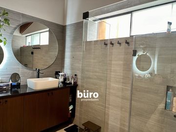 HERMOSA CASA EN VENTA MUY BIEN UBICADA EN AURORA MIRAFLORES