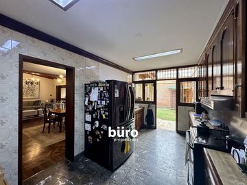 HERMOSA CASA EN VENTA MUY BIEN UBICADA EN AURORA MIRAFLORES