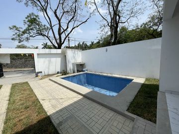 Estrena casa con alberca
