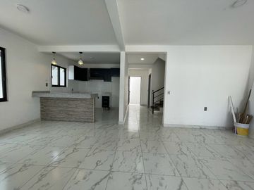 Estrena casa con alberca