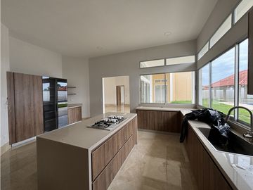 VENTA DE CASA EN CONJUNTO RESIDENCIAL SOBRE LA VIA  MONTERIA - CERETE