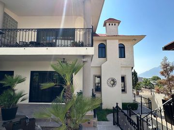 CASA EN VENTA LOMAS DEL VALLE SAN PEDRO