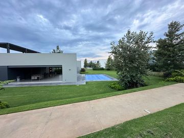 Casa de lujo en Privanza, Solares en Venta
