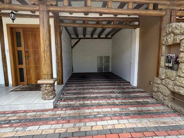 VENTA HERMOSA CASA NUEVA  - 3 DORMITORIOS - ESTUDIO - SALA DE ESTAR- SANTA ROSA - TUMBACO