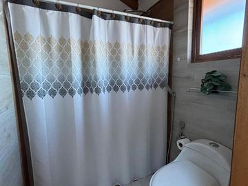 VENTA HERMOSA CASA NUEVA  - 3 DORMITORIOS - ESTUDIO - SALA DE ESTAR- SANTA ROSA - TUMBACO